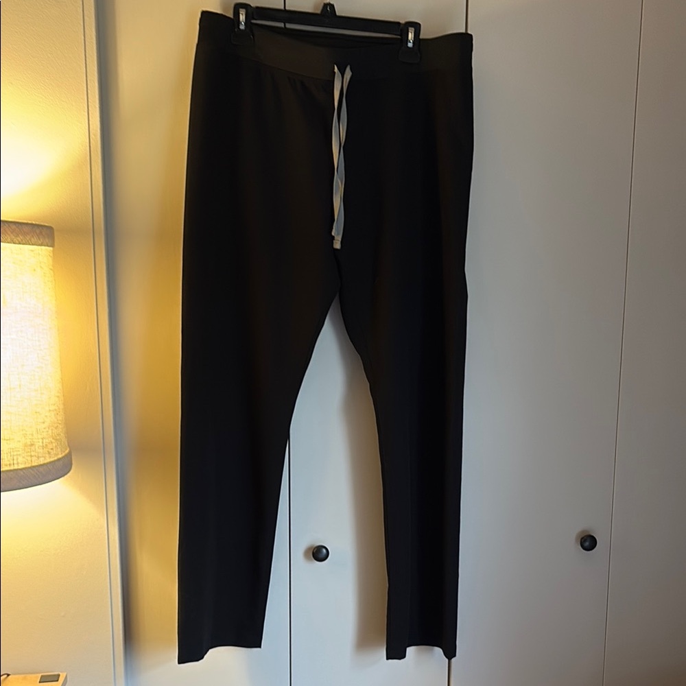 Women’s black Livingston figs